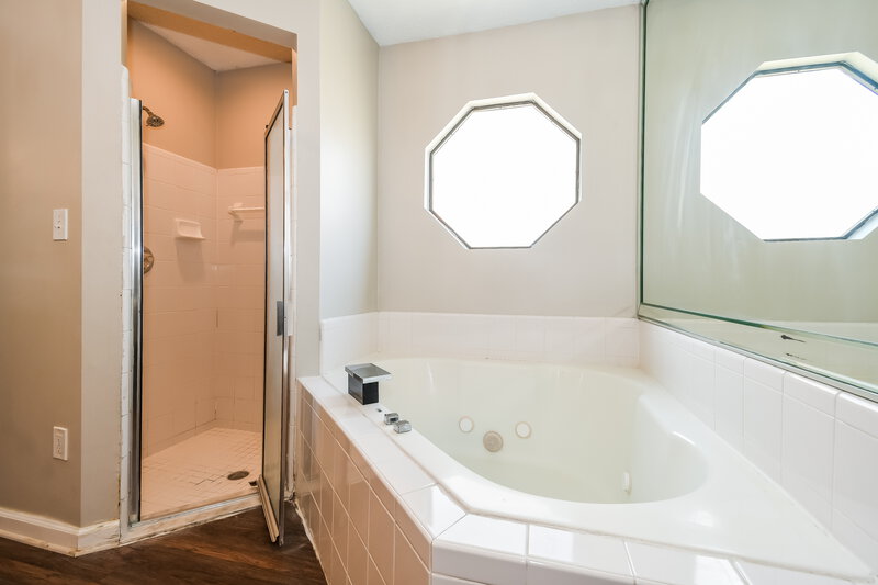 1,900/Mo, 3746 August Crossing Ct Jacksonville, FL 32210 Main Bathroom View 2