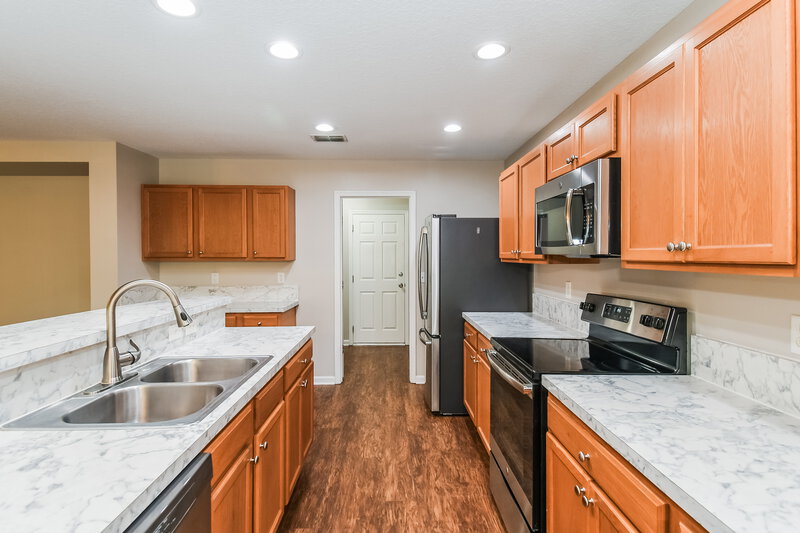 1,925/Mo, 3859 Marsh Bluff Dr Jacksonville, FL 32226 Kitchen View 2