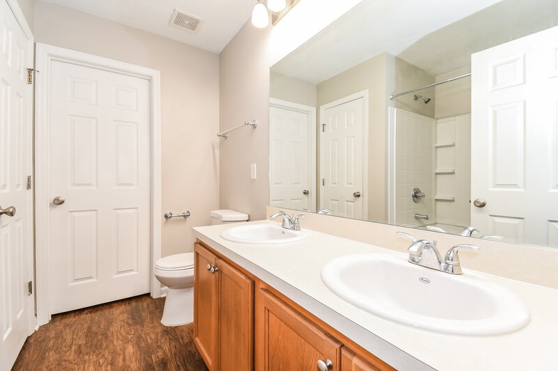 1,925/Mo, 3859 Marsh Bluff Dr Jacksonville, FL 32226 Main Bathroom View