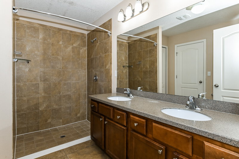 2,225/Mo, 15847 Rachel Creek Dr Jacksonville, FL 32218 Main Bathroom View