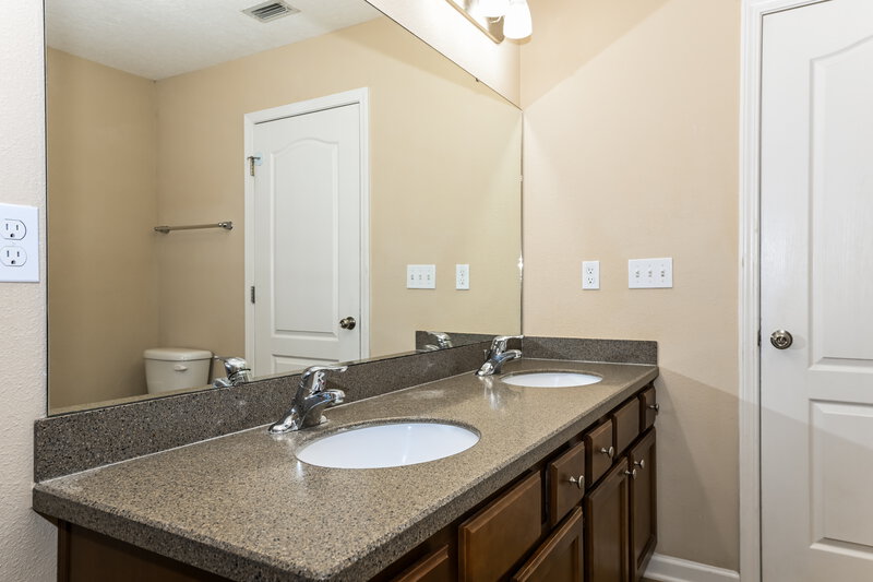 2,225/Mo, 15847 Rachel Creek Dr Jacksonville, FL 32218 Main Bathroom View 2