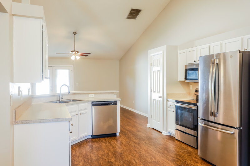 1,750/Mo, 1563 Bay Harbor Dr Fleming Island, FL 32003 Kitchen View