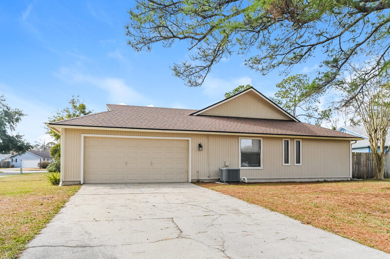 2,640/Mo, 8255 Spencers Trace Dr Jacksonville, FL 32244 Garage View