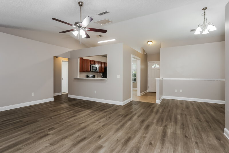 2,300/Mo, 1608 Twin Oak Dr W Middleburg, FL 32068 Living Room View