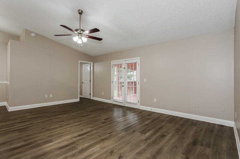 2,300/Mo, 1608 Twin Oak Dr W Middleburg, FL 32068 Living Room View 2