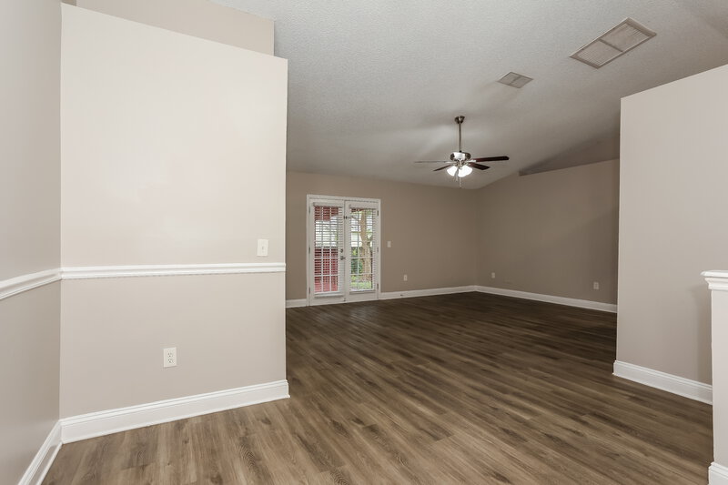 2,300/Mo, 1608 Twin Oak Dr W Middleburg, FL 32068 Dining Room View 2