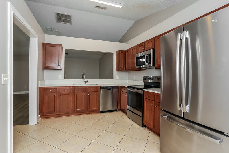 2,300/Mo, 1608 Twin Oak Dr W Middleburg, FL 32068 Kitchen View 2