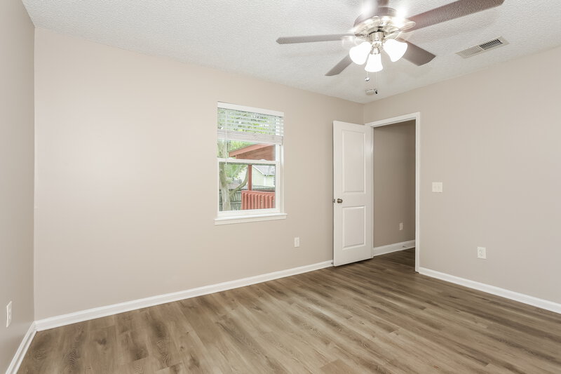 2,300/Mo, 1608 Twin Oak Dr W Middleburg, FL 32068 Main Bedroom View 2