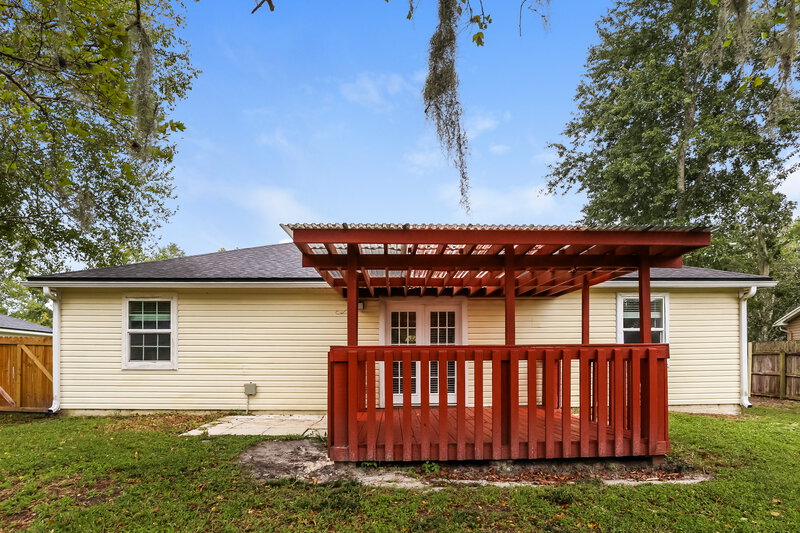 2,300/Mo, 1608 Twin Oak Dr W Middleburg, FL 32068 Rear View