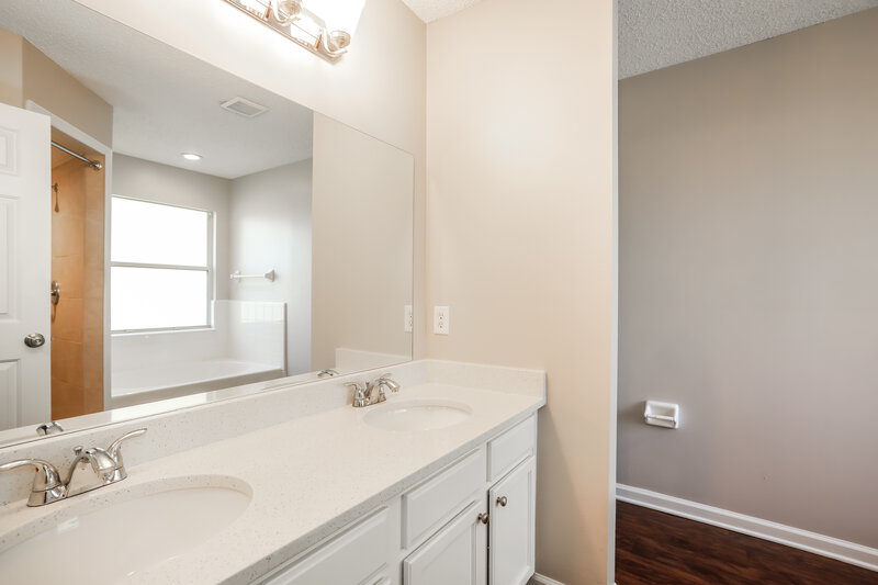 1,815/Mo, 10596 Indigo Hills Ln Jacksonville, FL 32221 Main Bathroom View
