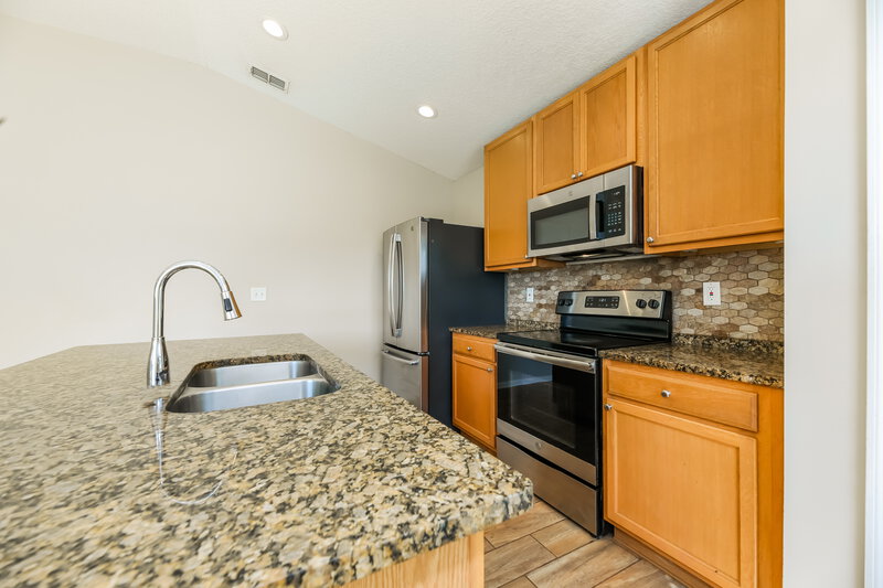 1,815/Mo, 11751 Pleasant Creek Dr Jacksonville, FL 32218 Kitchen View