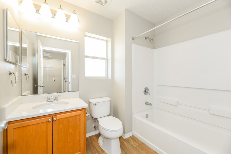 1,815/Mo, 11751 Pleasant Creek Dr Jacksonville, FL 32218 Bathroom View