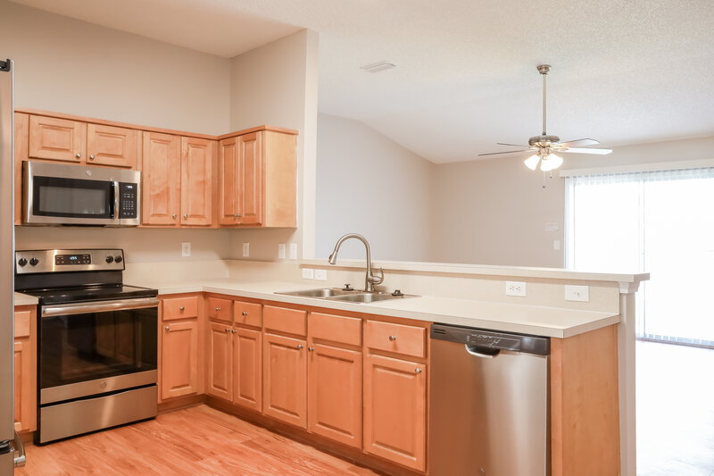 2,430/Mo, 3475 Shelley Dr Green Cove Springs, FL 32043 Kitchen View 2