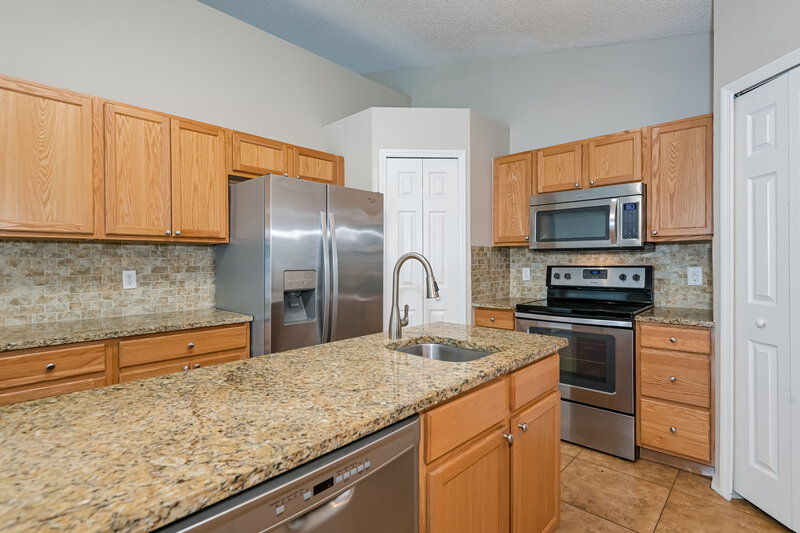 2,185/Mo, 4109 Clearbrook Cove Rd Jacksonville, FL 32218 Kitchen View