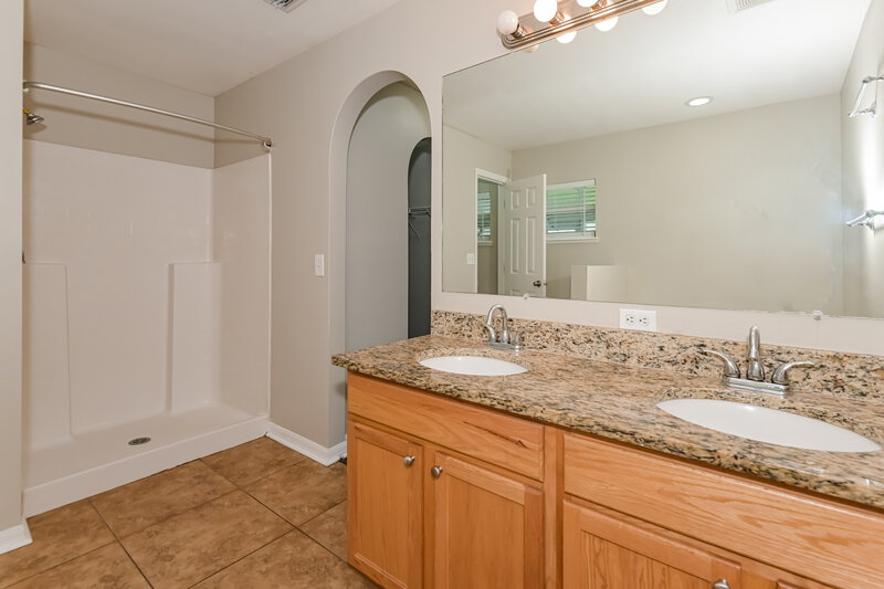 2,185/Mo, 4109 Clearbrook Cove Rd Jacksonville, FL 32218 Main Bathroom View