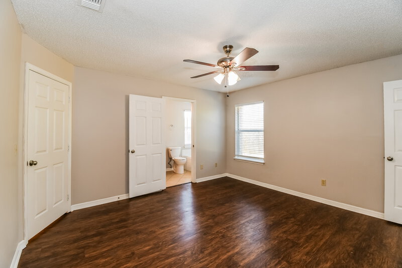 1,750/Mo, 8173 Pilgrims Trace Dr N Jacksonville, FL 32244 Main Bedroom View 2