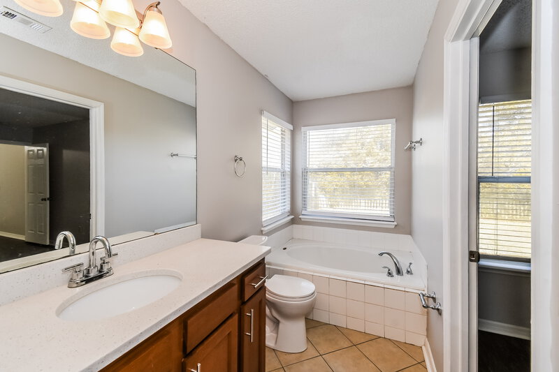 1,750/Mo, 8173 Pilgrims Trace Dr N Jacksonville, FL 32244 Main Bathroom View 2