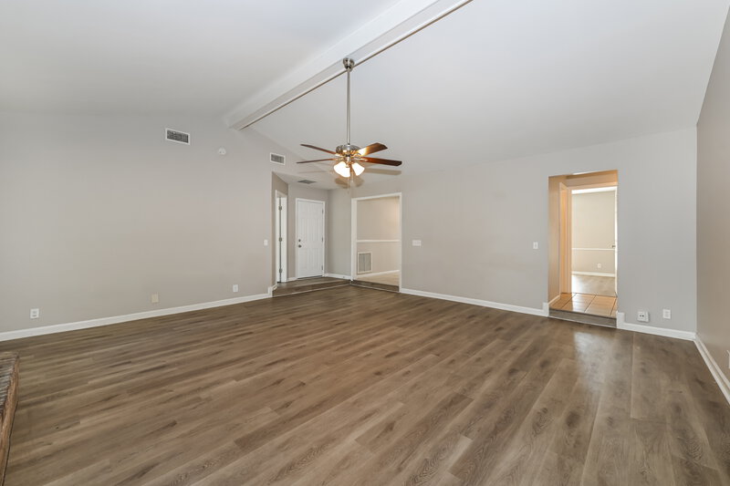 1,740/Mo, 5551 Edenfield Rd Jacksonville, FL 32277 Living Room View