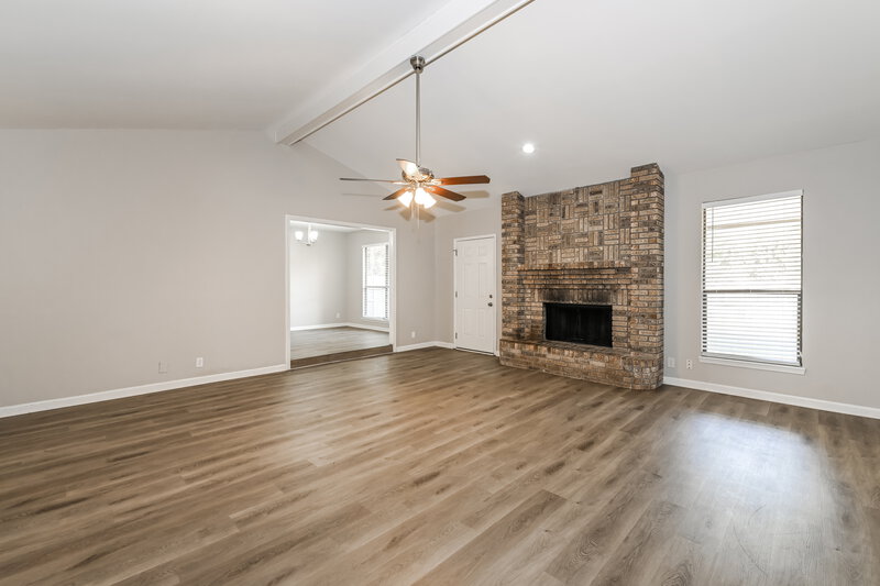 1,740/Mo, 5551 Edenfield Rd Jacksonville, FL 32277 Living Room View 2