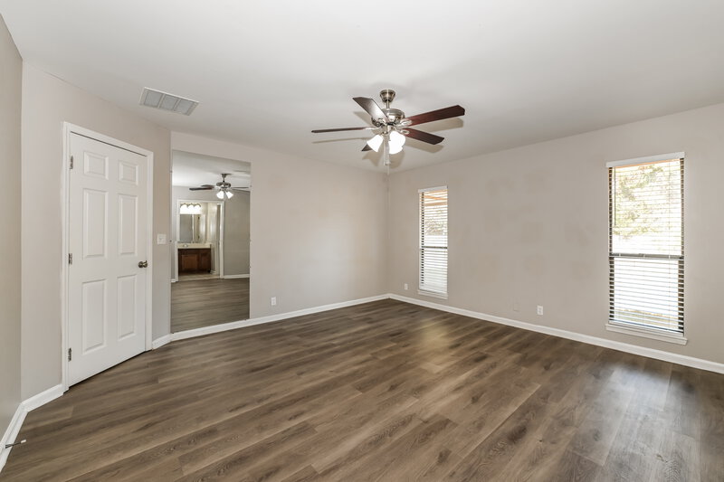 1,740/Mo, 5551 Edenfield Rd Jacksonville, FL 32277 Main Bedroom View 2