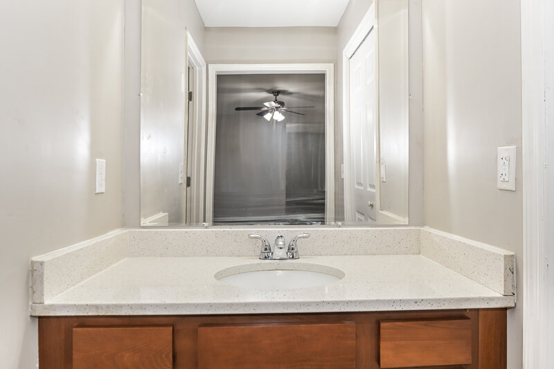 1,740/Mo, 5551 Edenfield Rd Jacksonville, FL 32277 Main Bathroom View