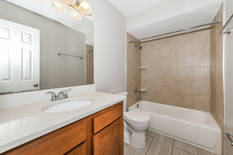 1,740/Mo, 5551 Edenfield Rd Jacksonville, FL 32277 Bathroom View