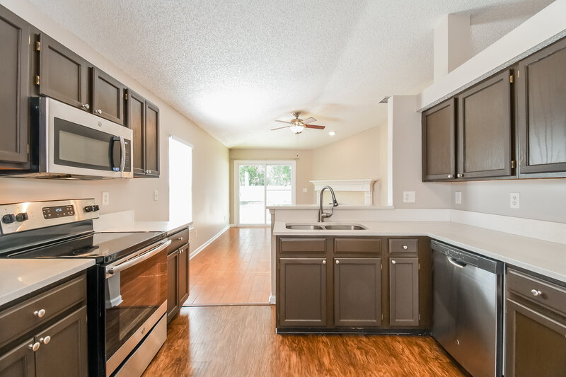 2,005/Mo, 1810 Dartmouth Dr Middleburg, FL 32068 Kitchen View 2