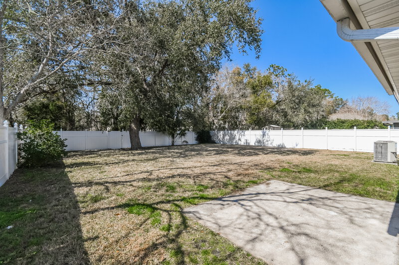 2,005/Mo, 1810 Dartmouth Dr Middleburg, FL 32068 Backyard View