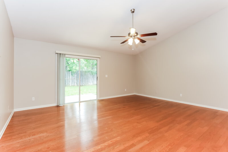 0/Mo, 14090 Crestwick Dr W Jacksonville, FL 32218 Living Room View 2