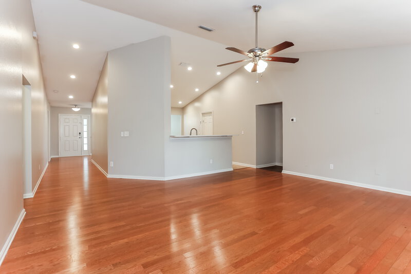 0/Mo, 14090 Crestwick Dr W Jacksonville, FL 32218 Living Room View 3