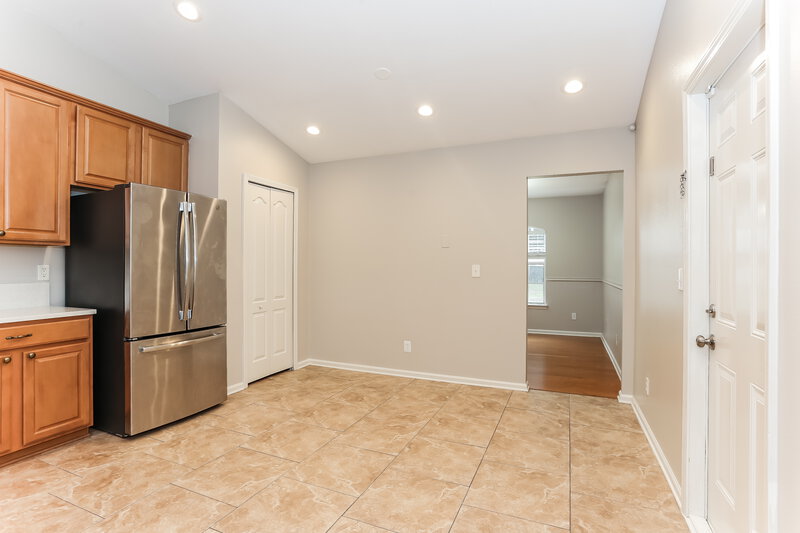 0/Mo, 14090 Crestwick Dr W Jacksonville, FL 32218 Kitchen View 2