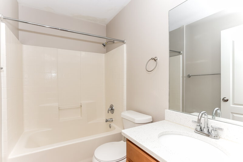 0/Mo, 14090 Crestwick Dr W Jacksonville, FL 32218 Bathroom View