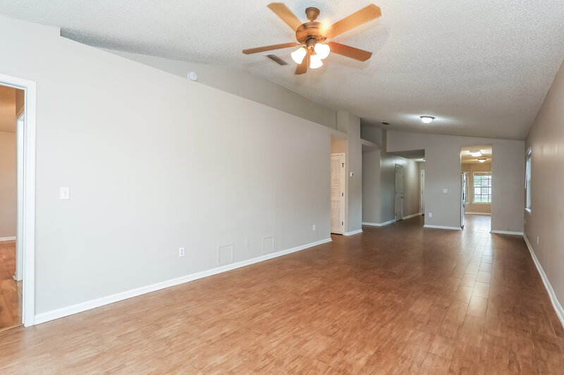 1,835/Mo, 8736 Townsquare Dr Jacksonville, FL 32216 Living Room View