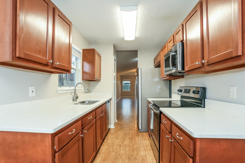1,835/Mo, 8736 Townsquare Dr Jacksonville, FL 32216 Kitchen View