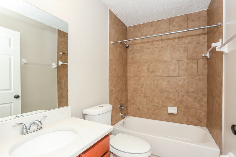 1,835/Mo, 8736 Townsquare Dr Jacksonville, FL 32216 Bathroom View