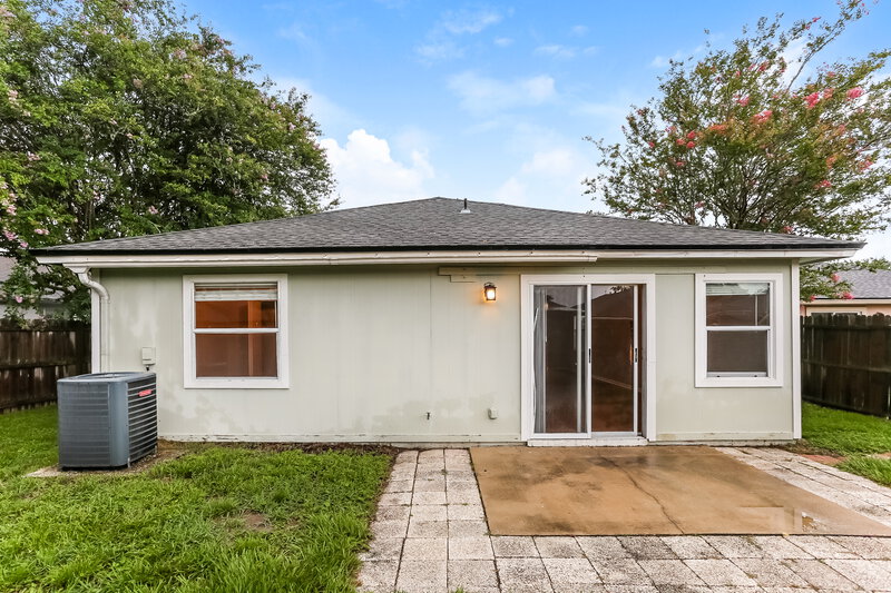 1,835/Mo, 8736 Townsquare Dr Jacksonville, FL 32216 Rear View