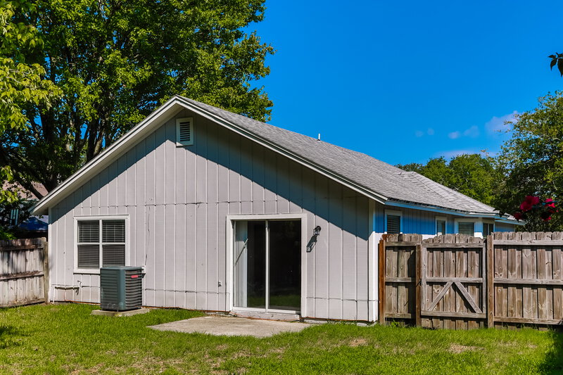 1,705/Mo, 8507 Long Meadow Ct Jacksonville, FL 32244 Rear View