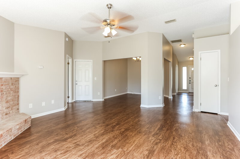 1,785/Mo, 8134 Cumberland Gap Trl N Jacksonville, FL 32244 Living Room View