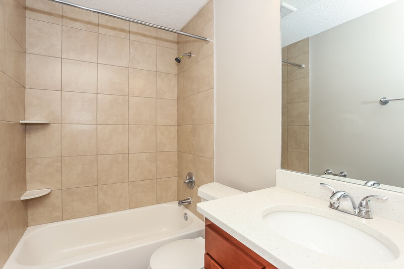 1,785/Mo, 8134 Cumberland Gap Trl N Jacksonville, FL 32244 Bathroom View