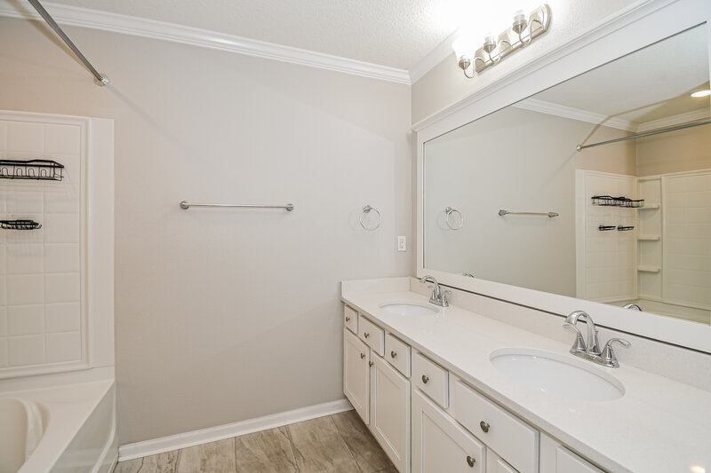 2,550/Mo, 2231 Pebble Point Dr Green Cove Springs, FL 32043 Main Bathroom View