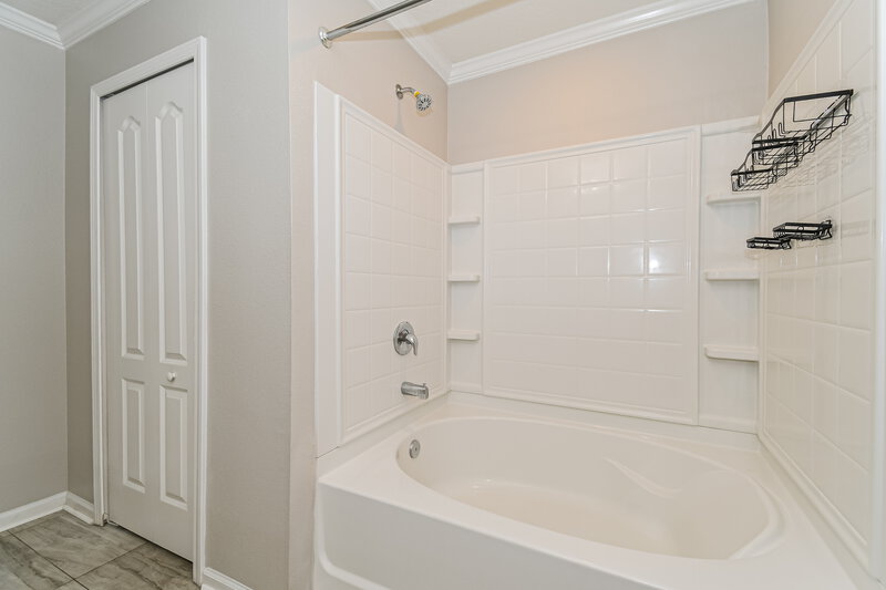 2,550/Mo, 2231 Pebble Point Dr Green Cove Springs, FL 32043 Main Bathroom View 2