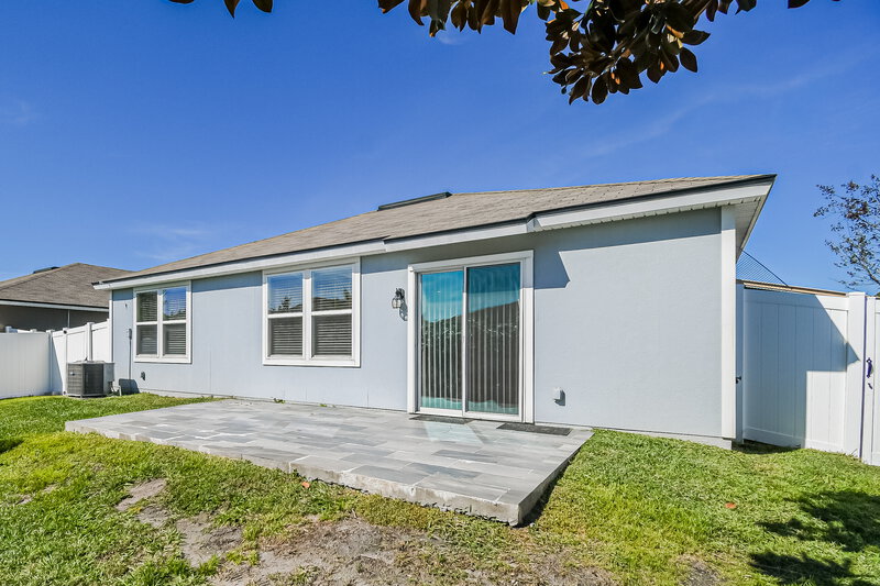 2,550/Mo, 2231 Pebble Point Dr Green Cove Springs, FL 32043 Rear View