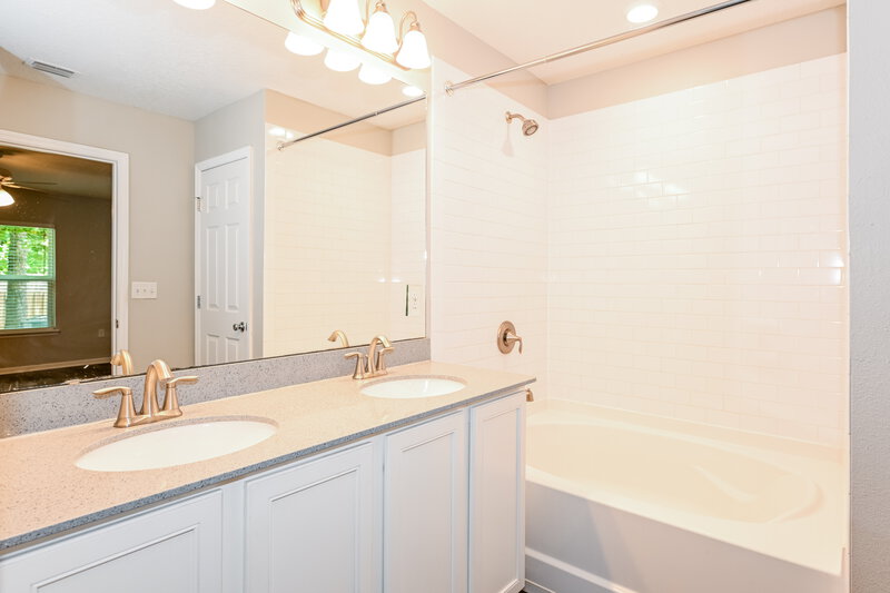 1,755/Mo, 3020 Angora Bay Dr Middleburg, FL 32068 Main Bathroom View 2