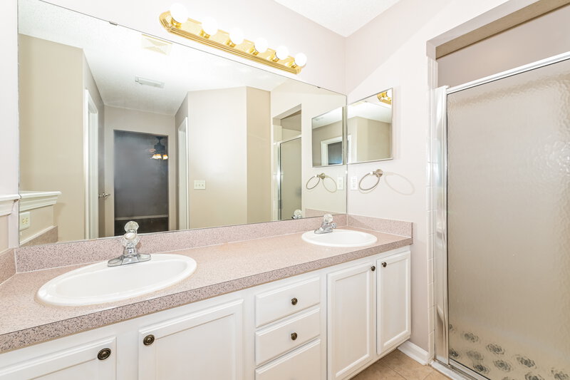 1,710/Mo, 3278 Chad Bourne Dr Green Cove Springs, FL 32043 Main Bathroom View