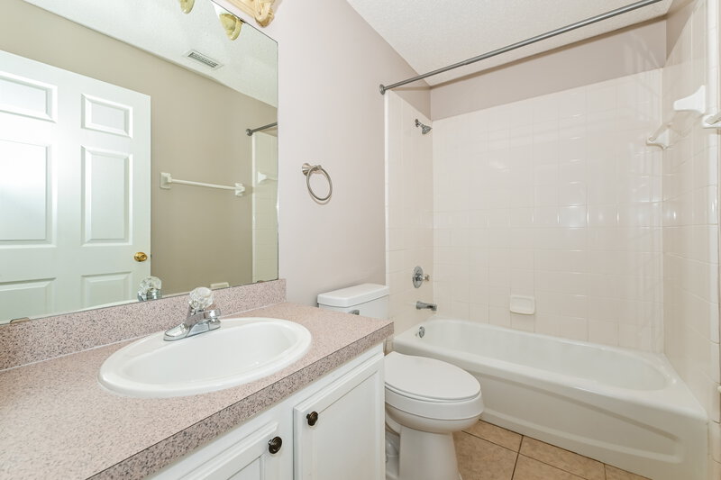 1,710/Mo, 3278 Chad Bourne Dr Green Cove Springs, FL 32043 Bathroom View