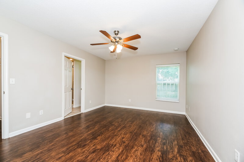 2,850/Mo, 8200 Highfield Ave Jacksonville, FL 32216 Main Bedroom View 2