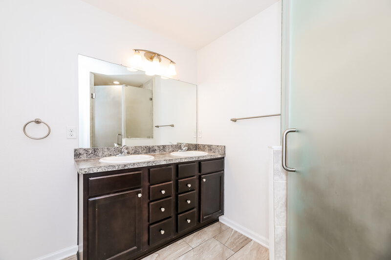2,850/Mo, 8200 Highfield Ave Jacksonville, FL 32216 Main Bathroom View