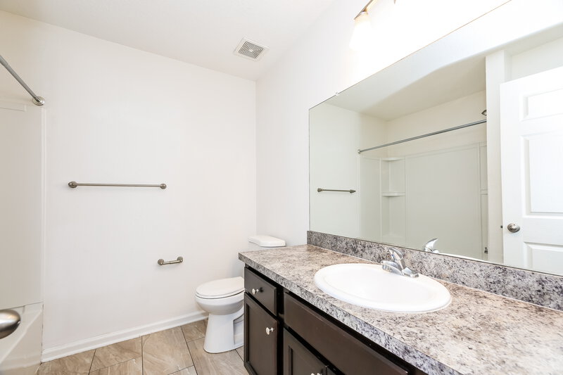 2,850/Mo, 8200 Highfield Ave Jacksonville, FL 32216 Bathroom View