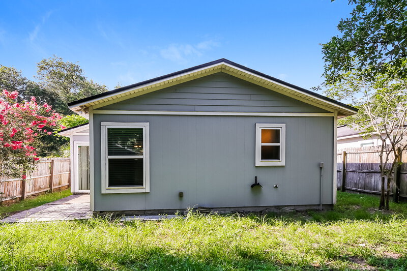 2,850/Mo, 8200 Highfield Ave Jacksonville, FL 32216 Rear View