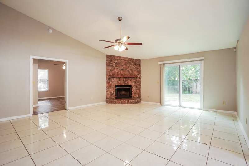 1,605/Mo, 8228 Honeysuckle Ln Jacksonville, FL 32244 Living Room View